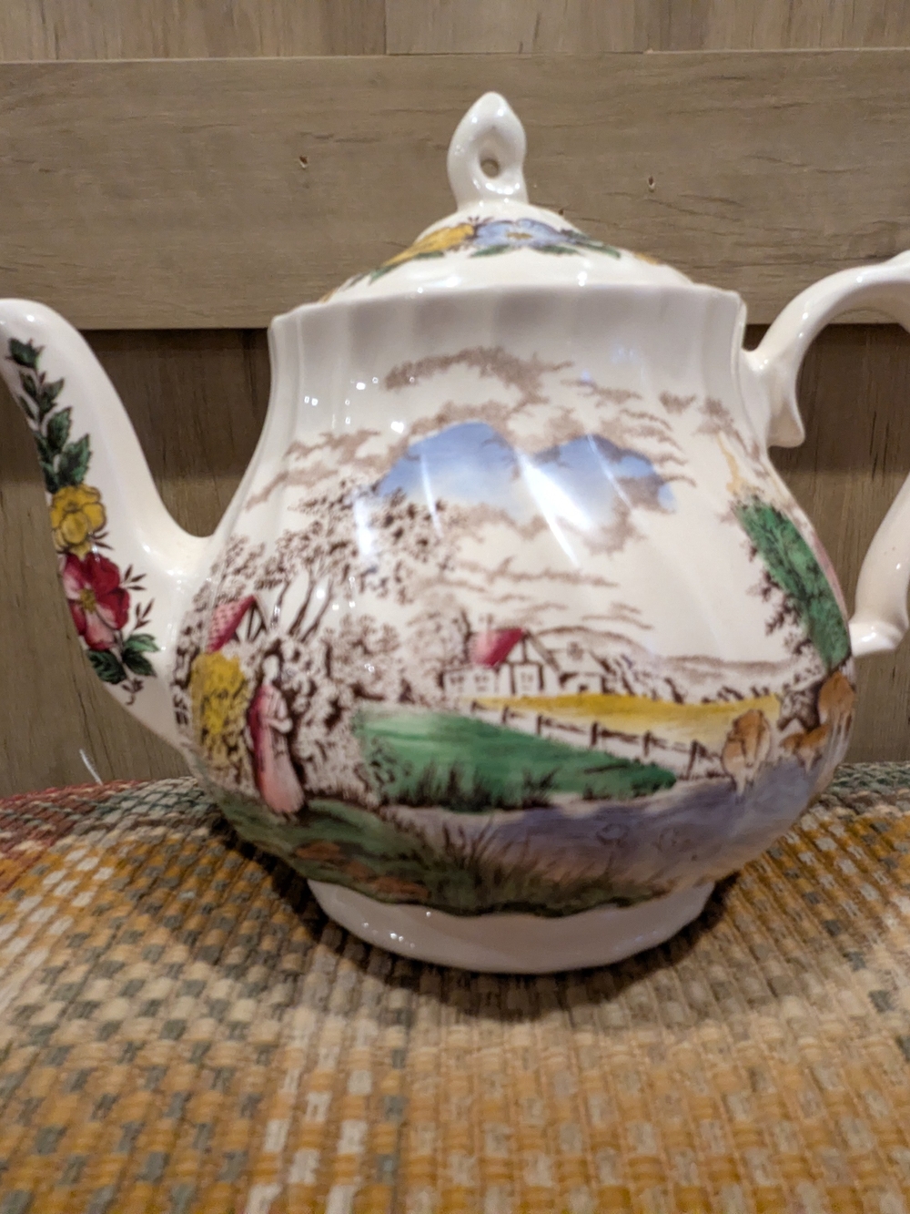 Sadler Teapot "Country Life"